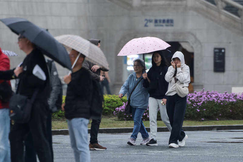 Kaohsiung Suspends Work and Classes in Five Districts as Severe Rainstorms Threaten Mountain Areas