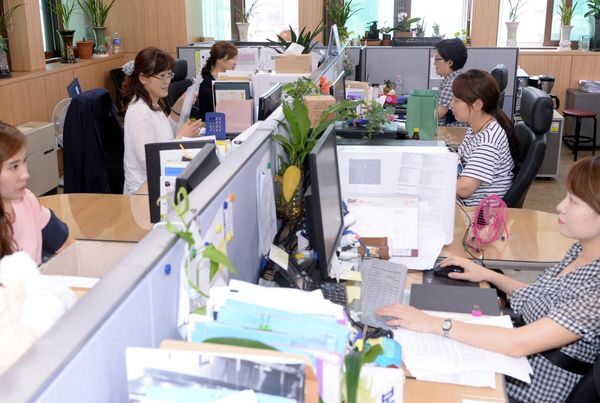 Women Hold Just 14% of Senior Government Positions in South Korea, New Data Reveals