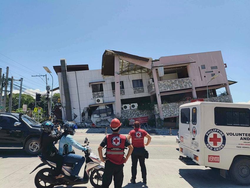 Tsunami Waves Reach Japan After Powerful 7.8-Magnitude Earthquake Strikes Near Philippines